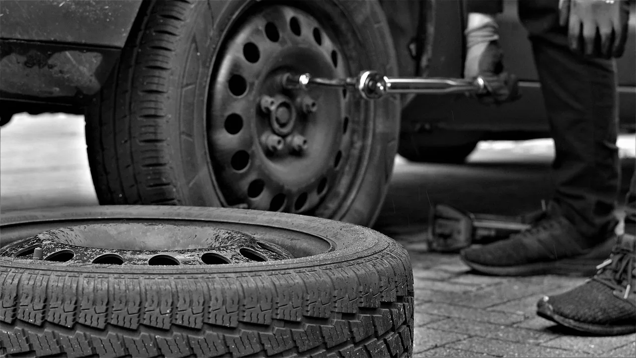How tread and compound change wet grip